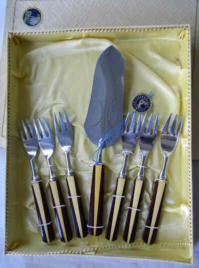 Bakelite 7pc Two Tone Cake Forks Server Vintage Germany