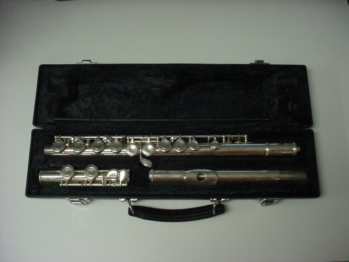 YAMAHA 221 FLUTE WITH CASE