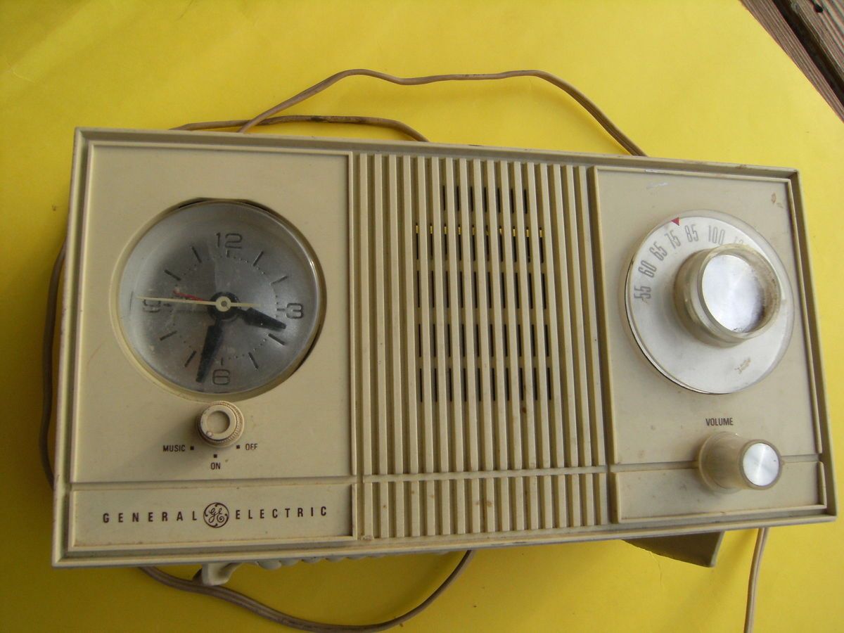 Vintage General Electric Clock Radio