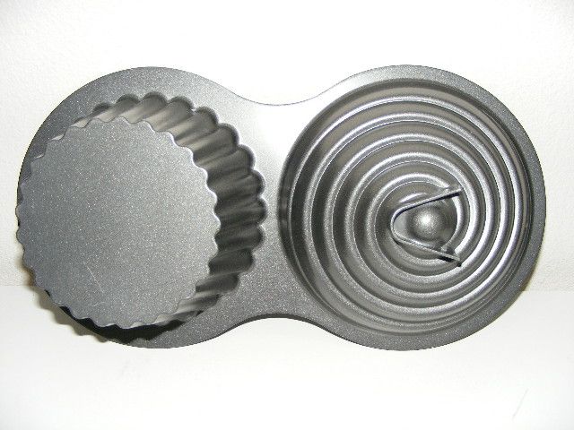 Wilton Giant Cupcake Cake Pan Mold Non Stick Baking 3D Dimensions