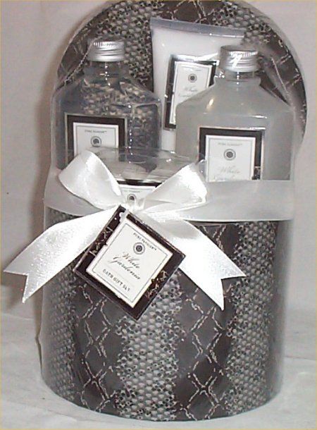 White Gardenia Gift Basket Hat Box Bath Spa Gifts Lotion Bubble Lady