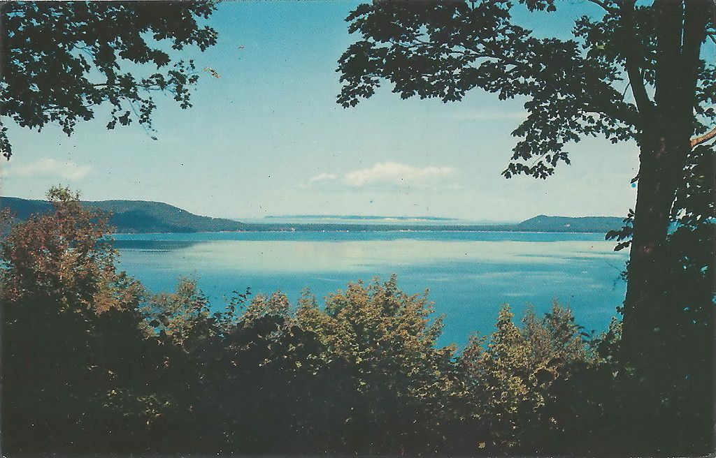 NW Glen Arbor Burdickville MI 1950s Leelanau Beauty as Autumn Turnsat