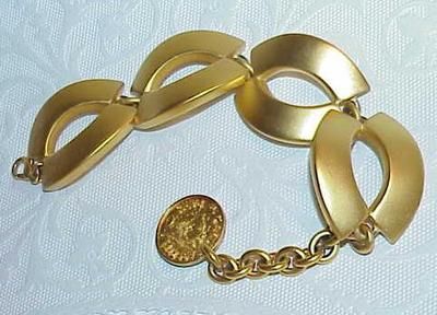Karl Lagerfeld Oval Gold Link Modern Bracelet Vintage