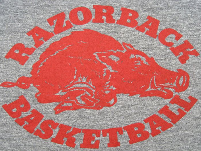   80s vintage NIKE rayon ARKANSAS RAZORBACK basketball T SHIRT xs