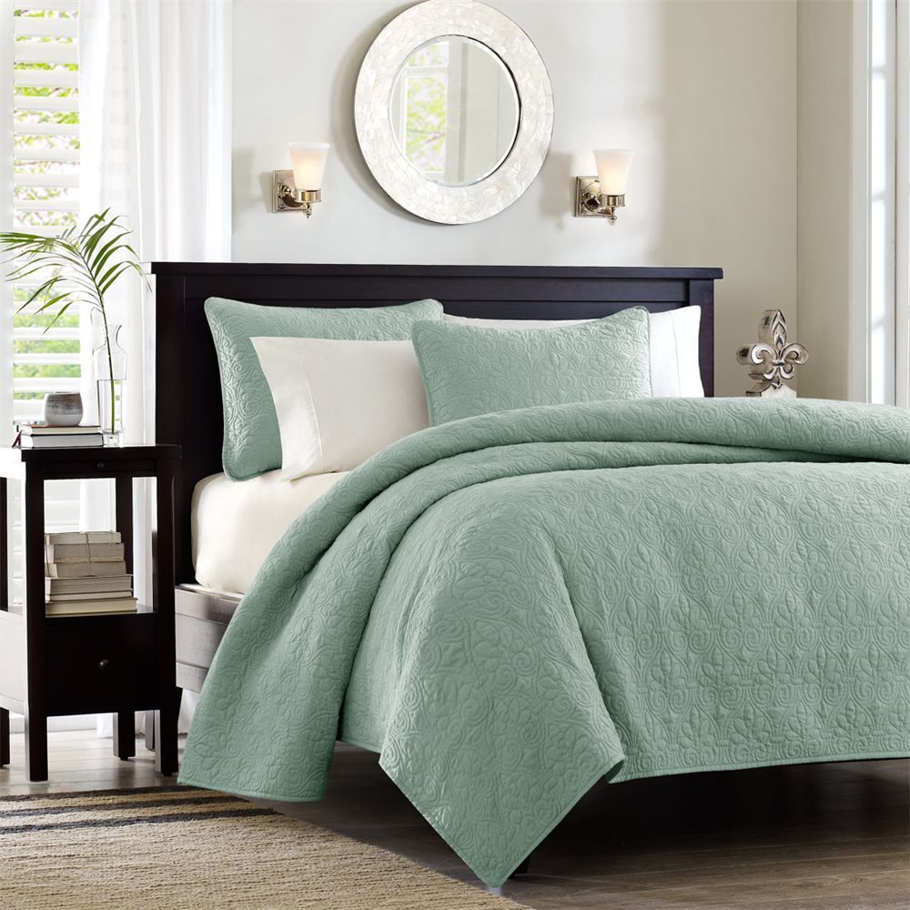 New in Package Madison Park Seafoam King Coverlet Set