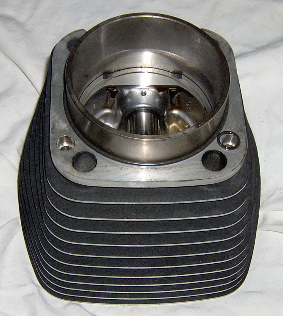 HARLEY%20CYLINDERS%20AND%20PISTONS%20073