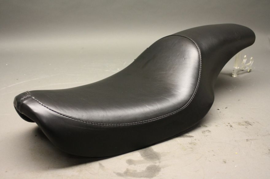 le pera seat looks like new one very small scuff fits 1996 2003 harley