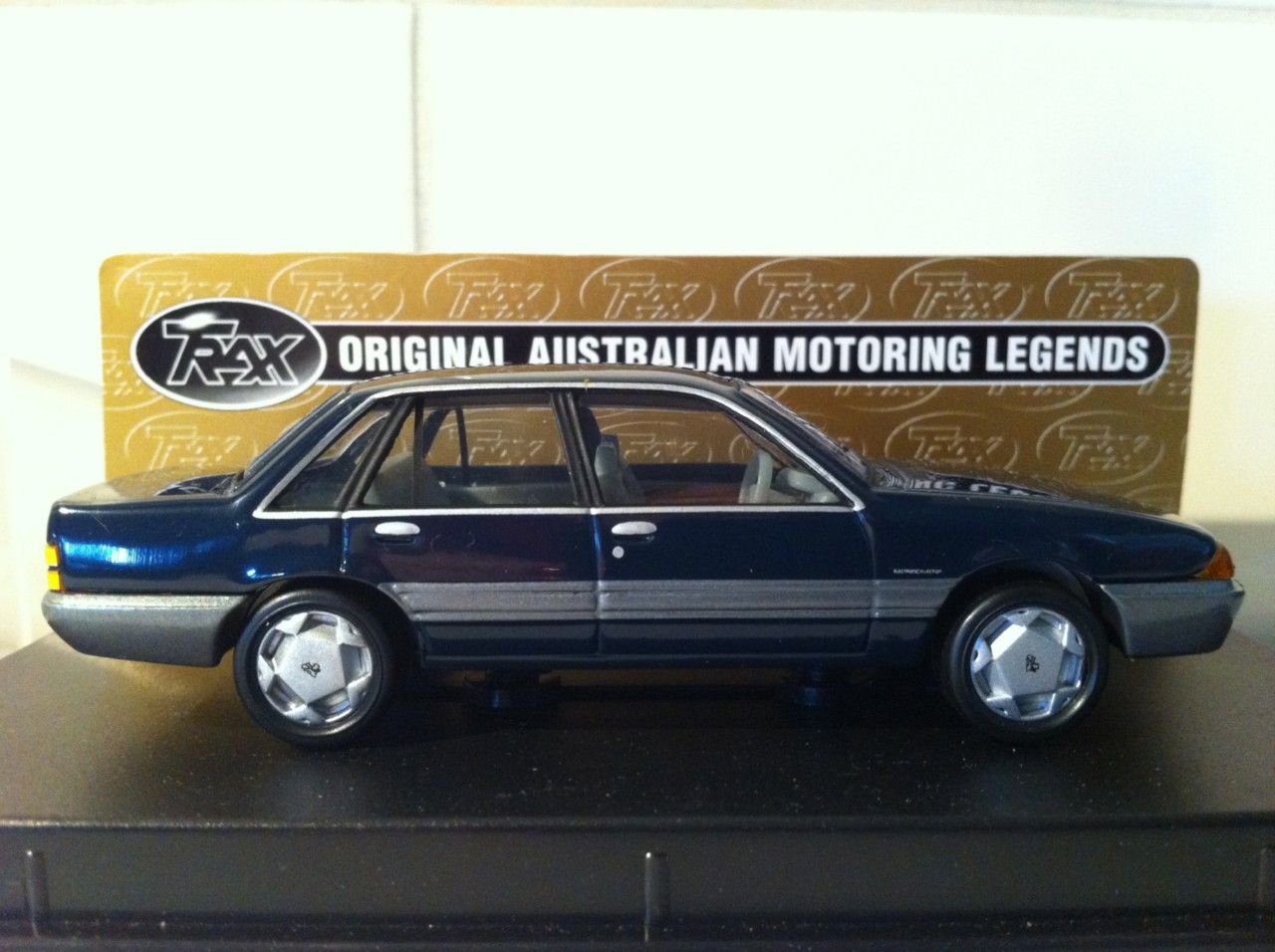 Trax Holden VL Commodore Berlina Black Sedan 1 43 TR16G Mar 86 Diecast