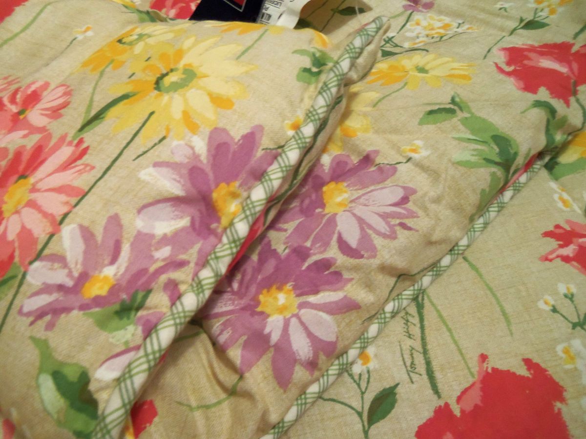 Tommy Hilfigers Floral with Green Whitetrim Queen Comforter