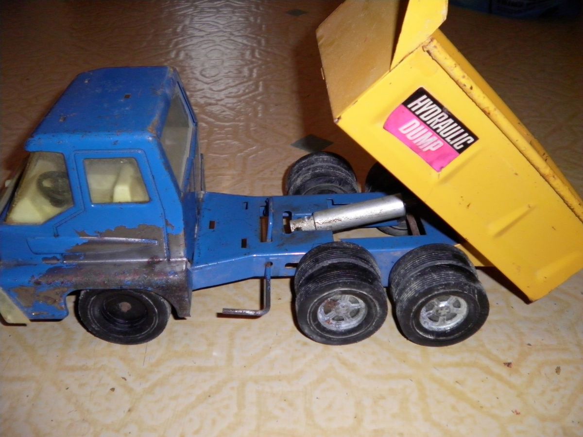 Vintage Ertl Hydraulic Dump Truck