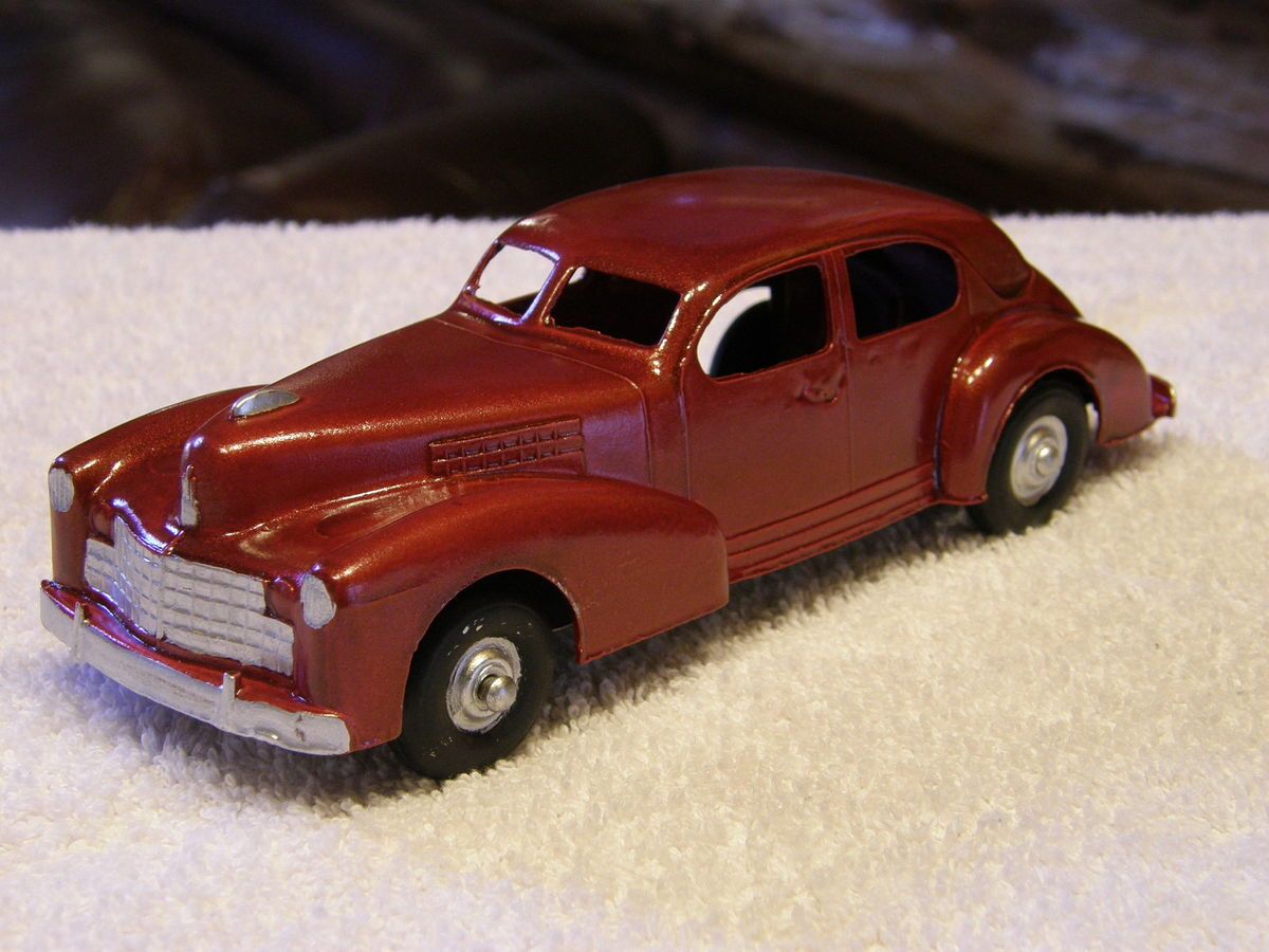 Hubley 452 1941 Cadillac Sedan Met Red w Base