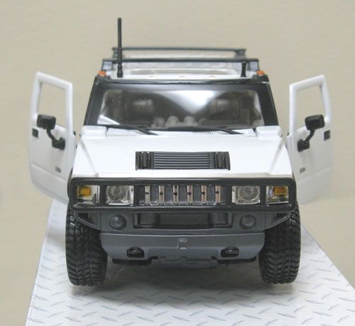 2003 Hummer H2 Diecast Model Car White Maisto 1 27