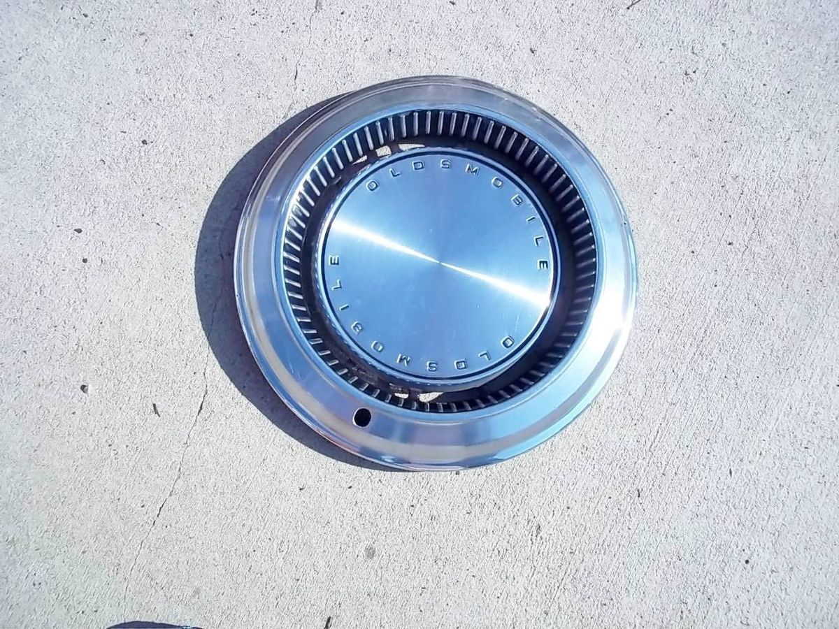 1970 Oldsmobile 15 Hubcap Original