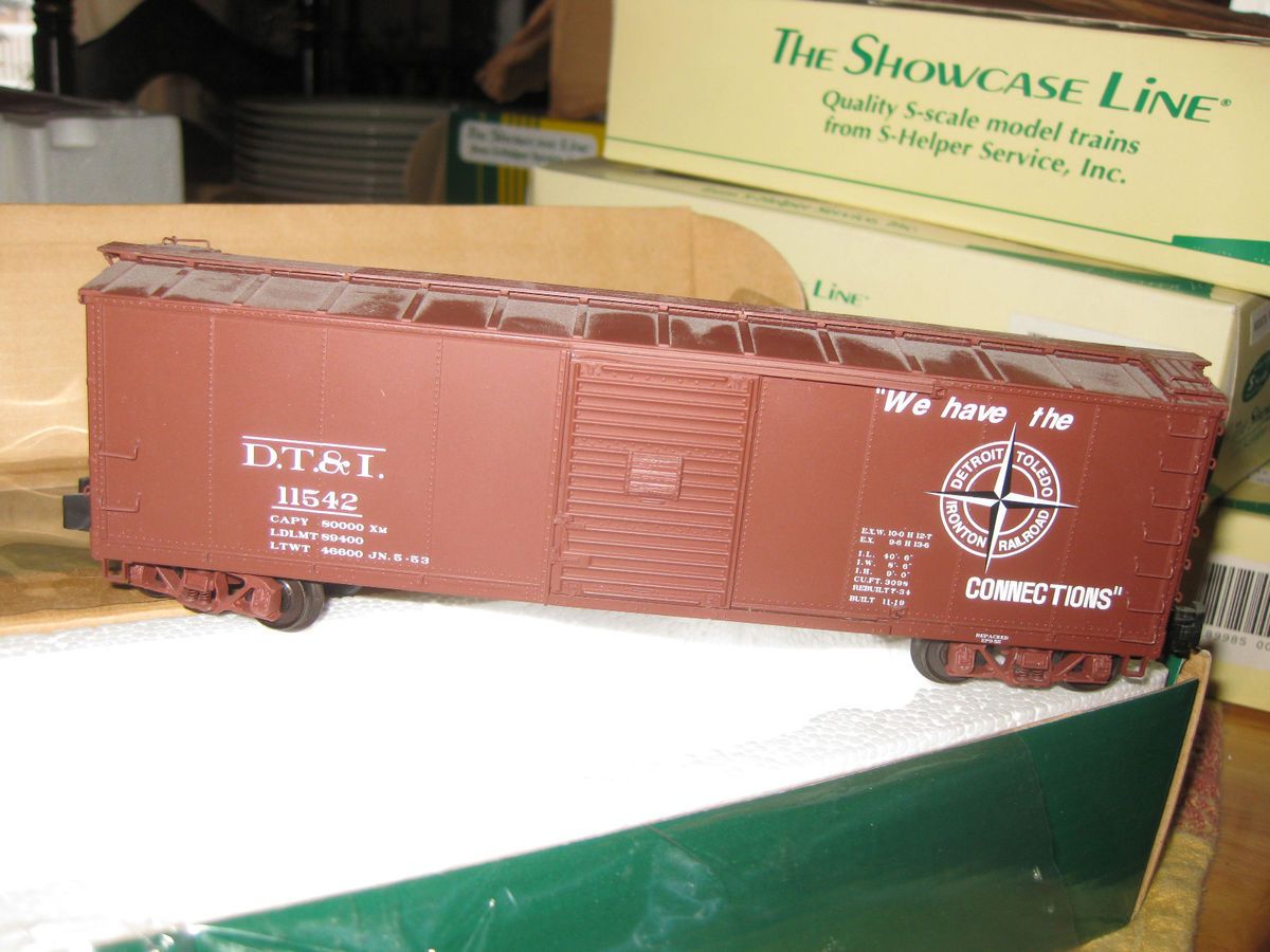 SHOWCASE LINE DETROIT TOLEDO IRONTON RAILROAD BOX CAR S HELPER INC WOW