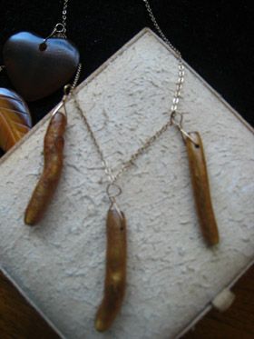 jami rodriquez burnished wood, heart, & leaf assymetrical gold chain