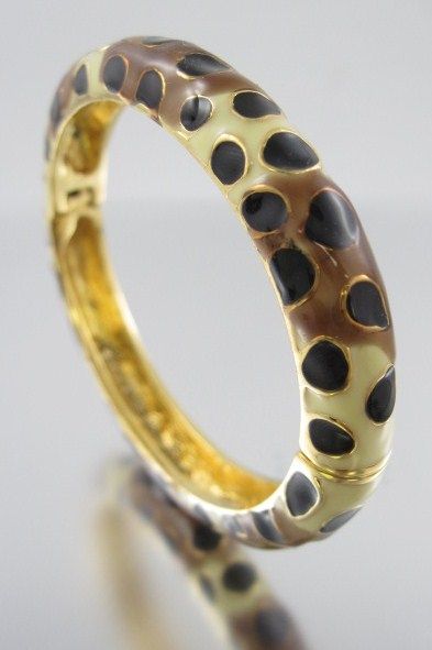 You are bidding on a KENNETH JAY LANE Giraffe Bangle Bracelet. This is