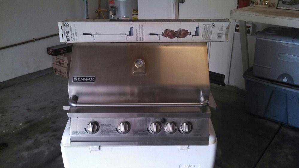HUGE 32 1/2 JENN AIR BUILT IN GAS BBQ GRILL  MODEL 720 0138 NG ONE