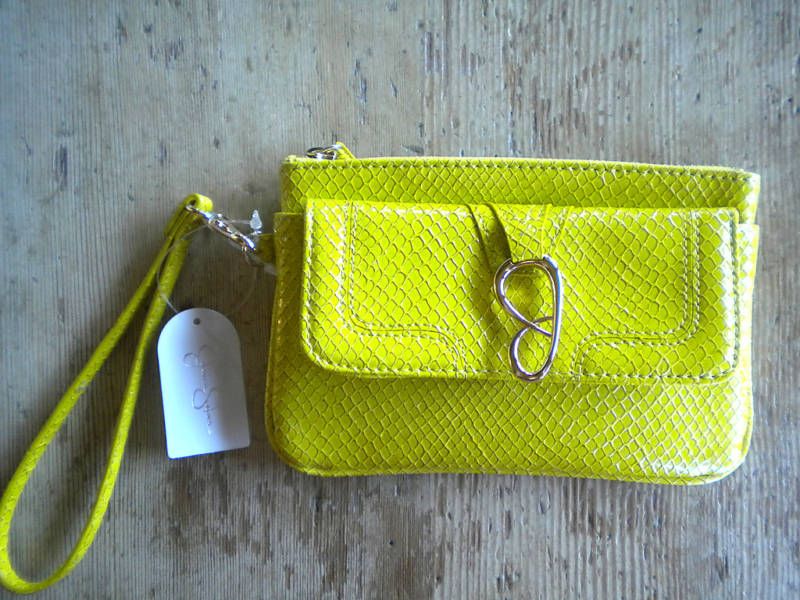 NEW JESSICA SIMPSON HANDBAG TAYLOR KEYLIME WRISTLET TOP ZIP CLUTCH NWT