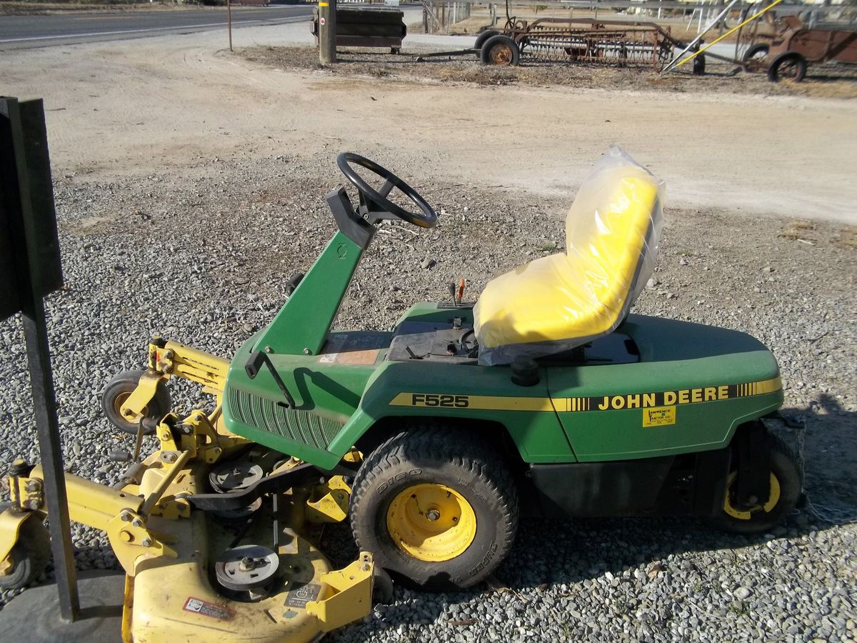 John Deere Riding Lawn Mower F525