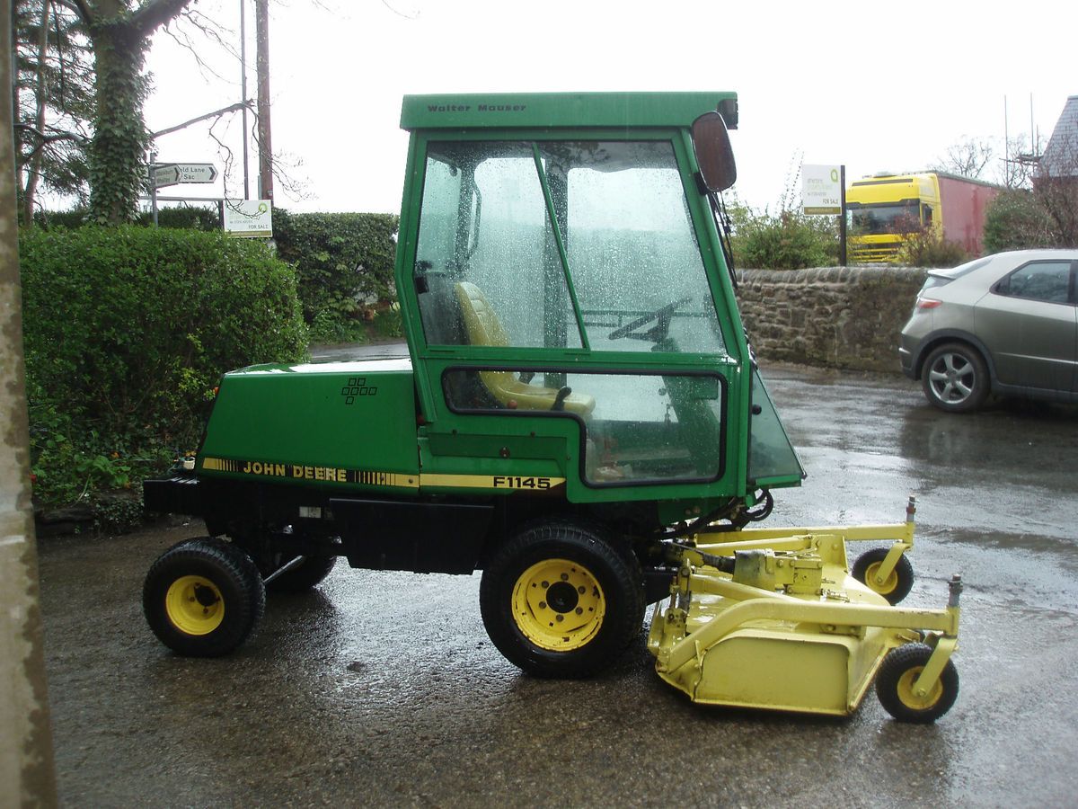 John Deere F1145 Lawn Mower with Cab 4x4