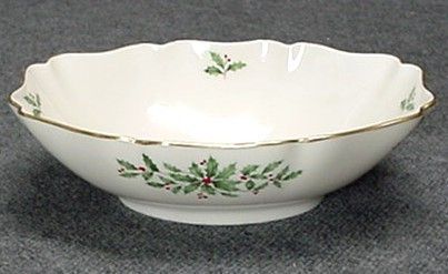 Lenox Holiday Holly 10 Centerpiece Bowl