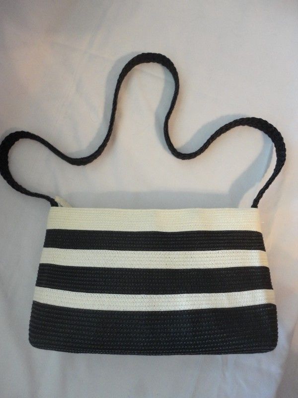 Liz Claiborne Black and White Bag Purse Cute Spacious Nice 104