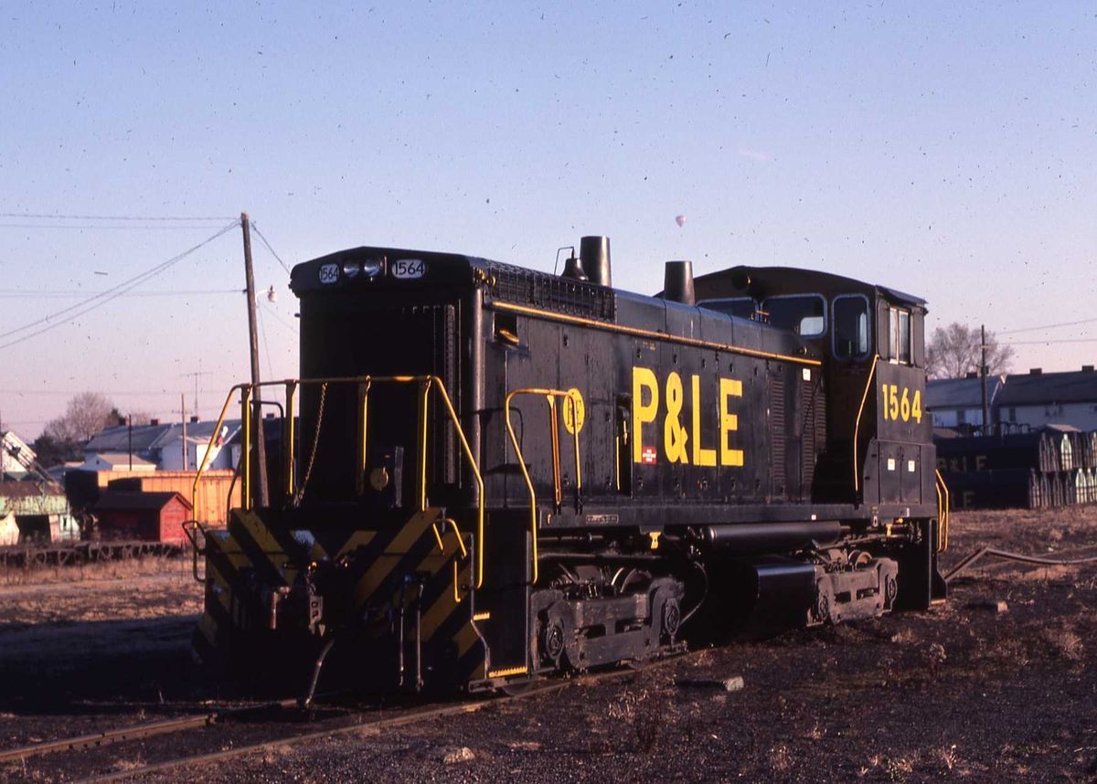 Le 1564 EMD SW1500 at Mckees Rocks 11 25 84 G E Lloyd Photo