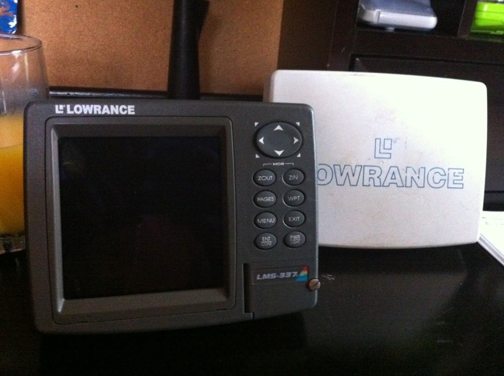 Lowrance LMS 337C DF GPS Receiver Fish Finder