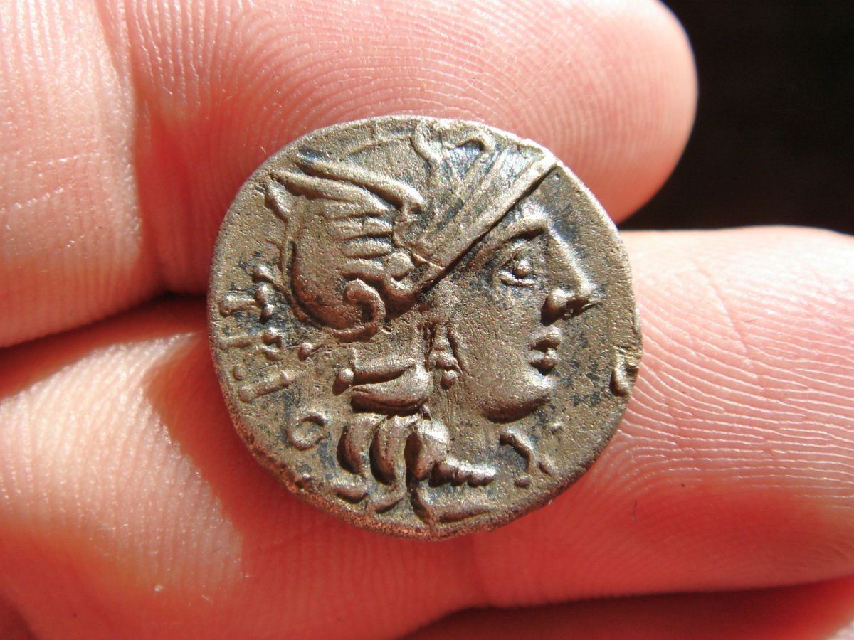 Lucernae Very Nice CN Lucretius Trio AR Denarius