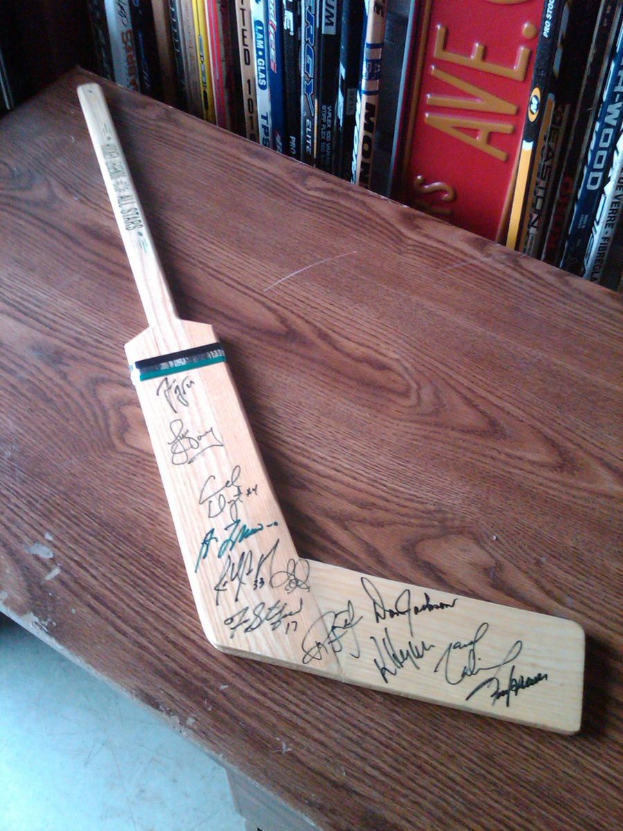 LEGENDS 12 SIGNED GOALIE STICK LAFLEUR, MAHOVLICH, DIONNE, STANFIELD