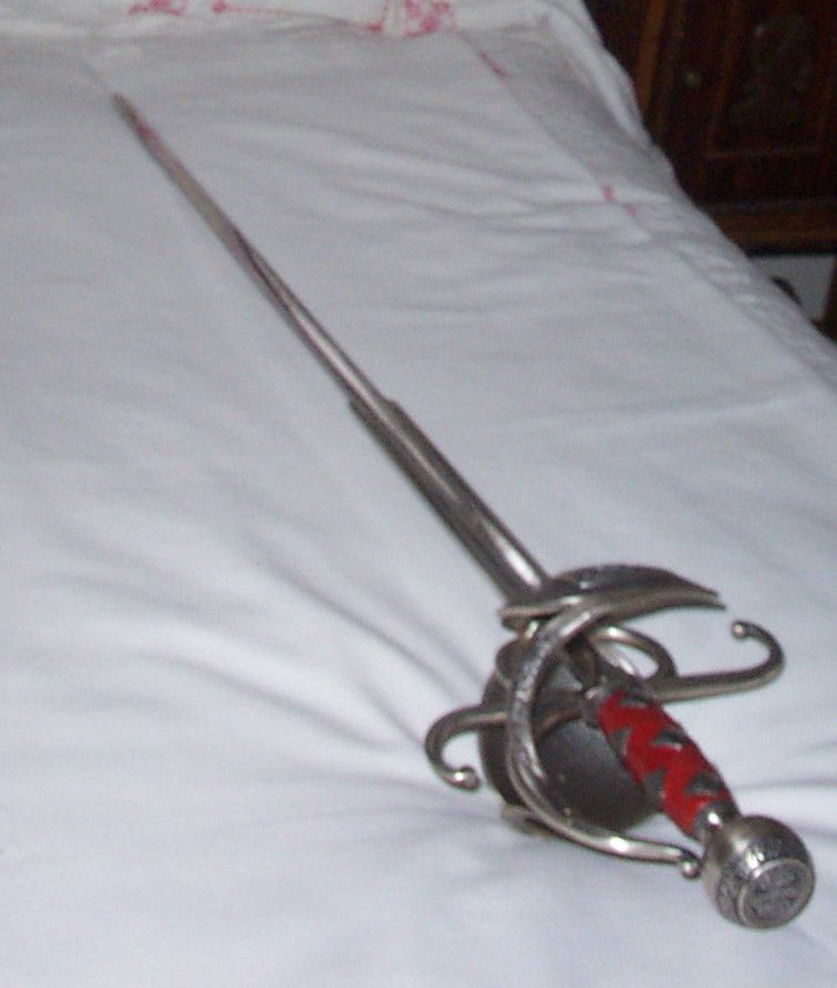 MACLEOD The Best of HIGHLANDER Limited Edition Samson Rapier Sword #