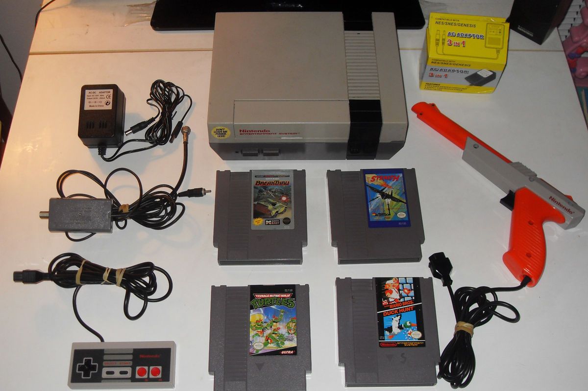 NES Console System w Super Mario Bros Duck Hunt Gun More Tested