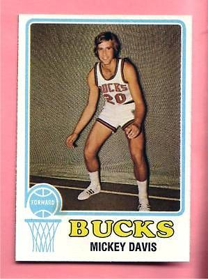 1973 74 Topps #107 MICKEY DAVIS BUCKS