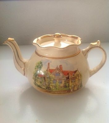 Arthur Wood   England Ye Olde English Inns  Peacock , Rowsley TEA POT