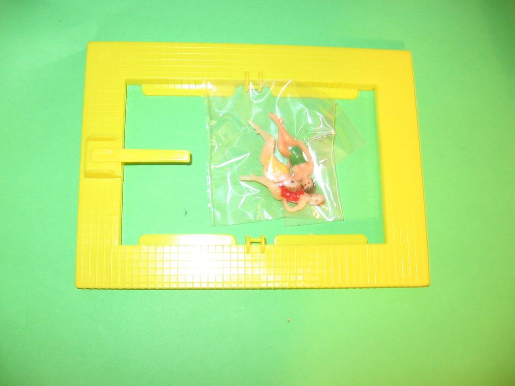 VINTAGE 1970S CAKE TOPPER SWIM POOL WITH 3 GIRL SWIMMERS EXCELLENT