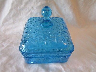 DEPRESSION GLASS BLUE BEE HIVE SERVING BOWL W/ COVER DISH IS 5½