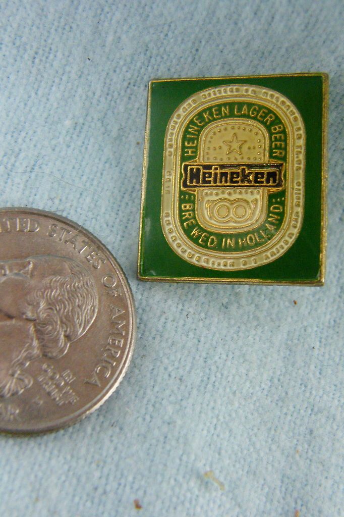 HAT PIN HEINEKEN LAGER BEER BREWED IN HOLLAND