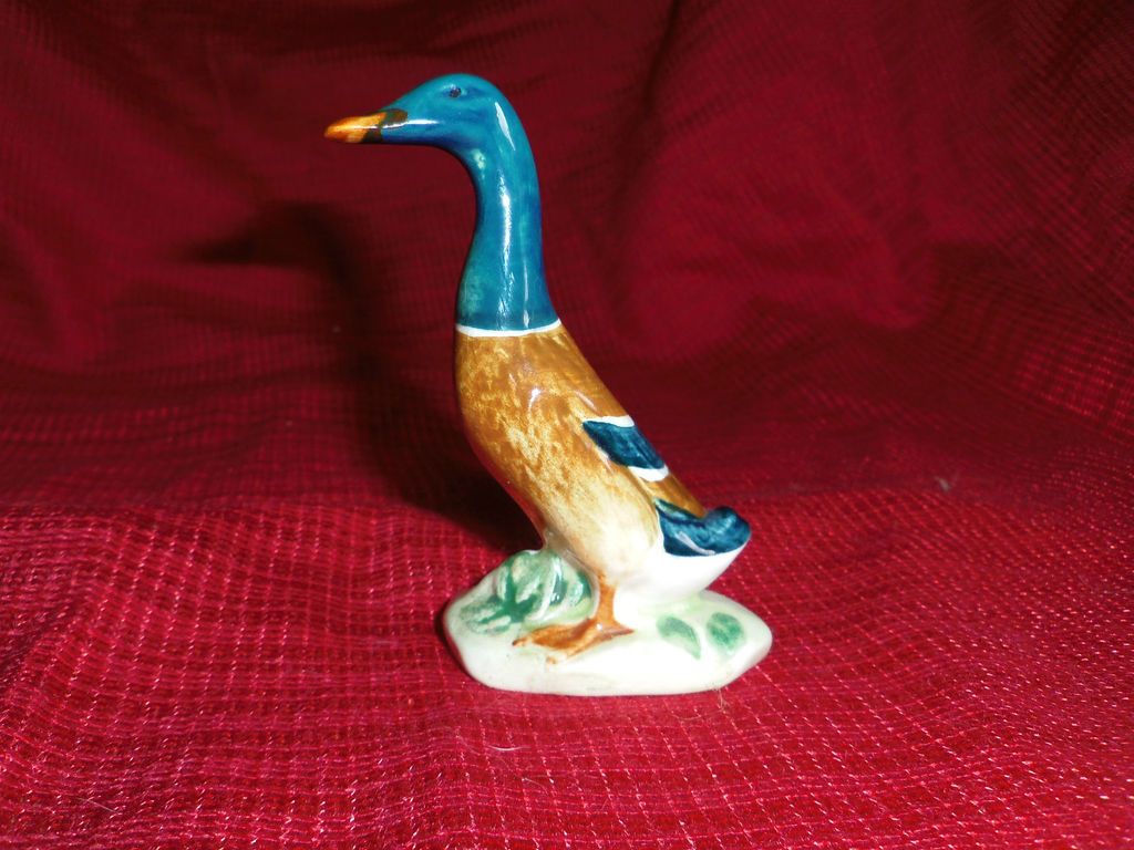 Beswick 3 1/2 (9 cm) Standing Mallard Duck Foliage at feet