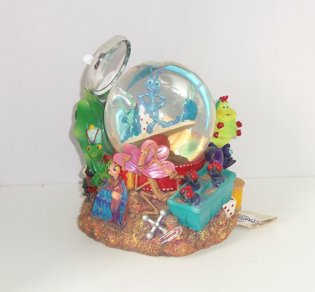  A Bugs Life Snowglobe Musical Retired Magnifying Glass