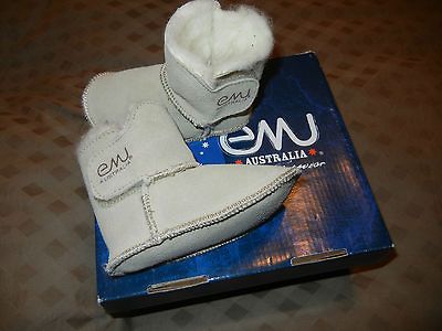 New Emu Australia Infant Size M suede Boots Ugg