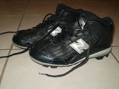 Boys New Balance Sport Mid Top Football Cleats Size 3.5 Baseball