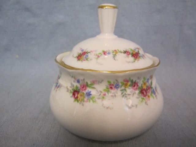 E7 TK Thun Czechoslovakia Floral Covered Sugar Bowl