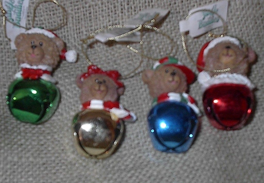 JINGLE BUDDIES CHRISTMAS BEAR FAMILY ORNAMENTS 4 NE W