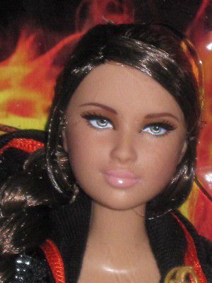 2012 Barbie The HUNGER GAMES Katniss Jennifer Lawrence W3320 NRFB