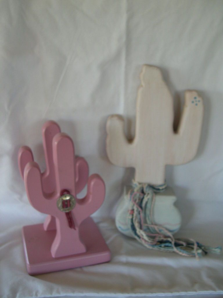 CHARMING SOUTHWESTERN DECORATOR ITEMS WALL HANGING & NAPKIN HOLDER