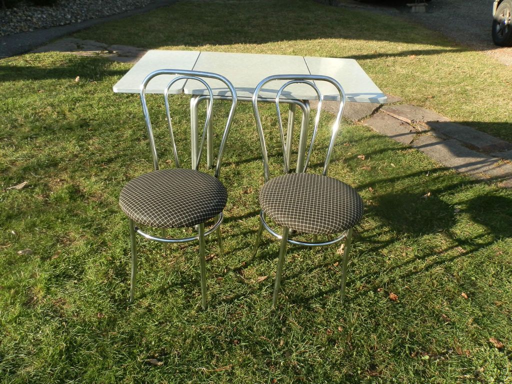 RETRO VINTAGE FORMICA DROP LEAF KITCHEN TABLE W/2 CHROME CHAIRS