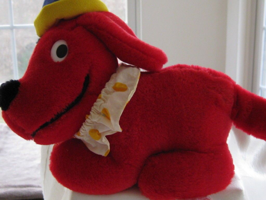 1991 Dakin Musical Wind Up Clifford the Big Red Dog Plush Wags His