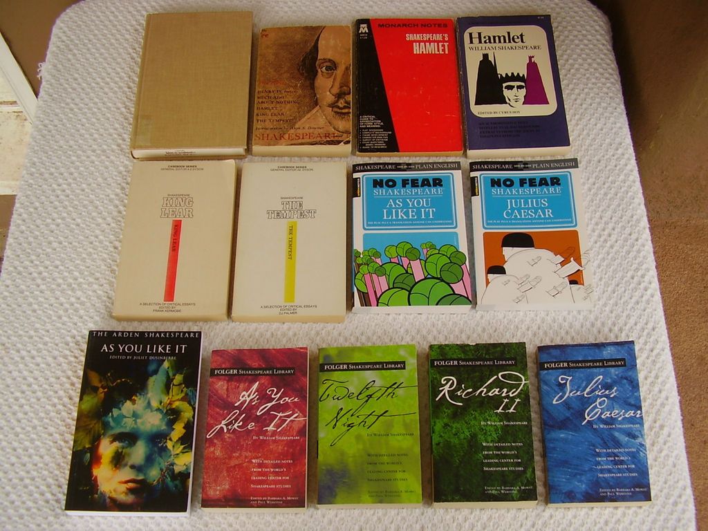 COLLECTION OF 13 BOOKS   WILLIAM SHAKESPEARE   PLAYS, BIOGRAPHY