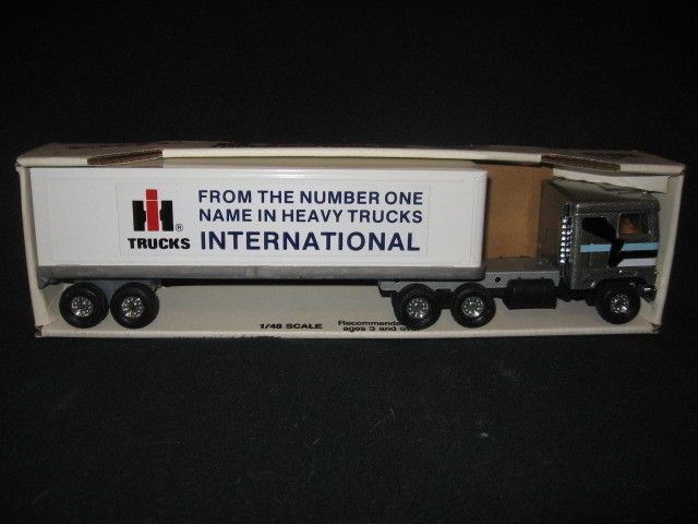 ERTL #481 8141 INTERNATIONAL EAGLE TRUCK & TRAILER