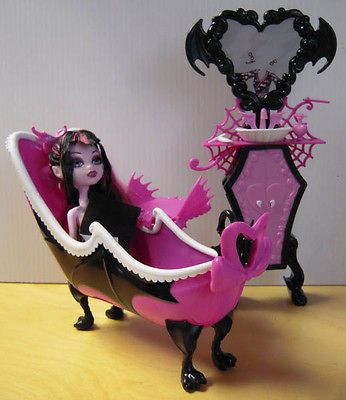 Monster High Draculauras Powder Room (bath)  exclusive*